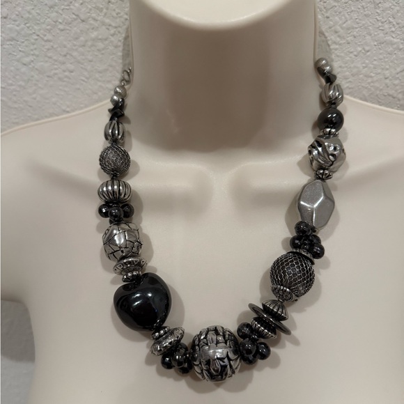 Premier Designs Jewelry - EUC Premier Designs “Eclectic” necklace in silver, grey, blackish tones